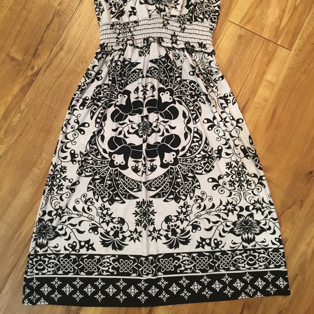 ✨3 for $15✨Black and white sleeveless dress